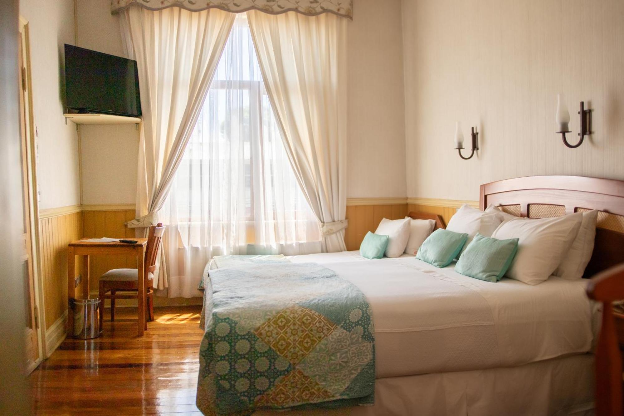 Hotel Di Torlaschi Valdivia Bagian luar foto