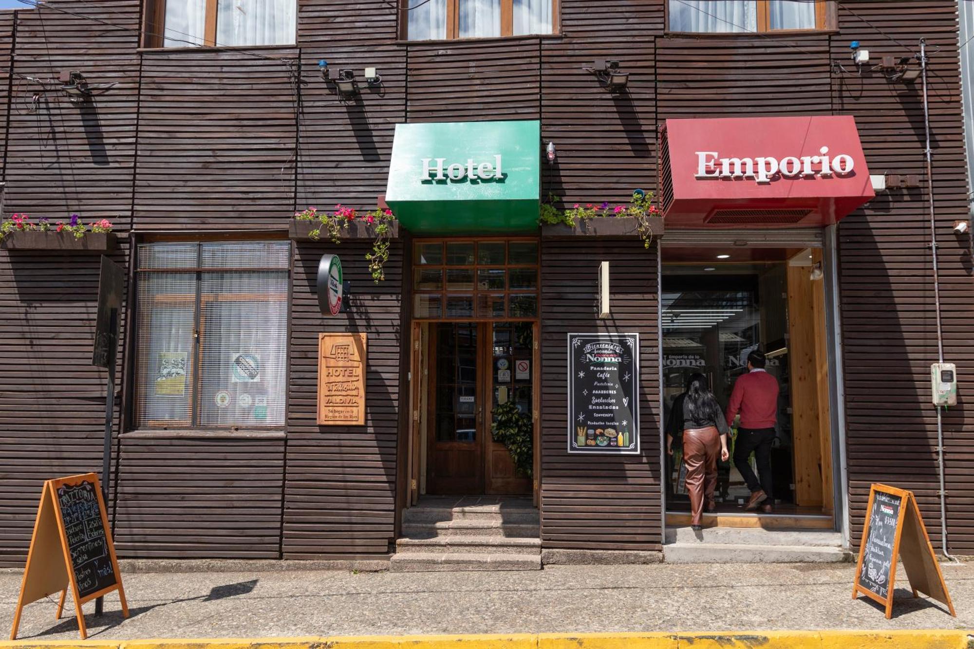 Hotel Di Torlaschi Valdivia Bagian luar foto