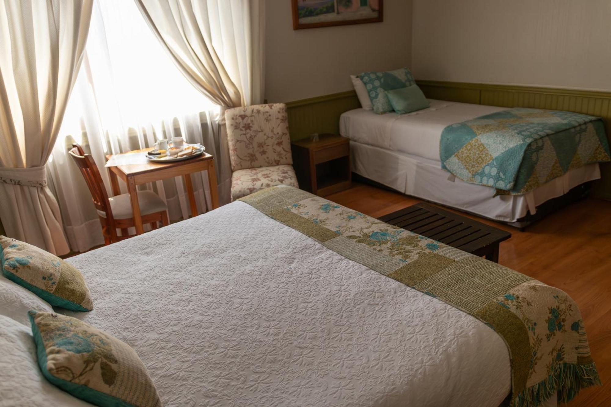 Hotel Di Torlaschi Valdivia Bagian luar foto